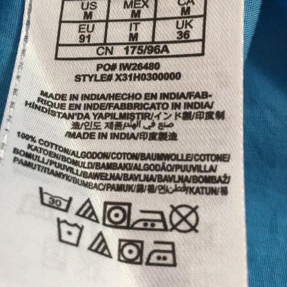 Guess Jeans blue button down short sleeve shirt. Size Medium - Picture 7 of 7